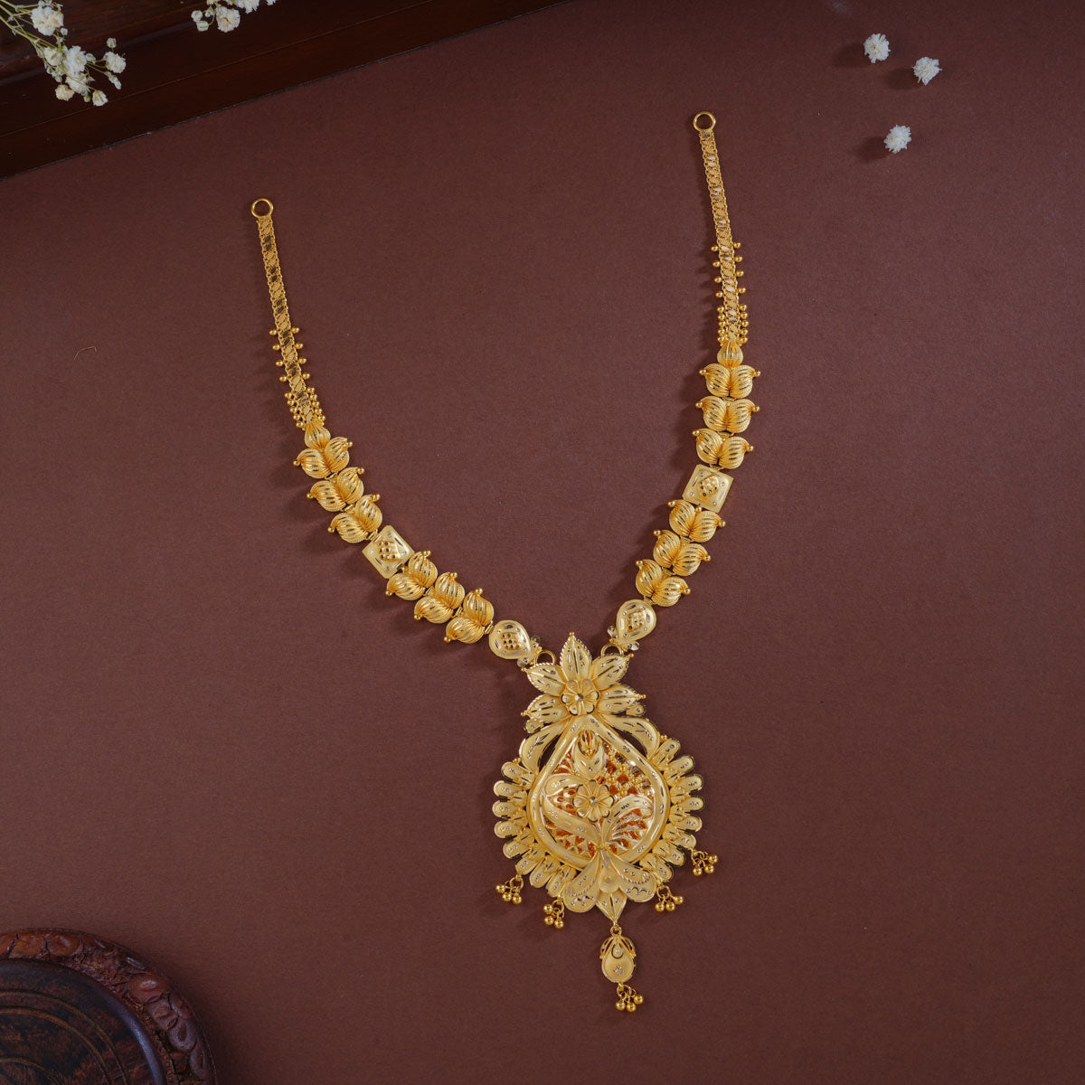 Elegant Gold Necklace
