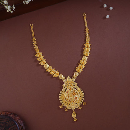 Elegant Gold Necklace
