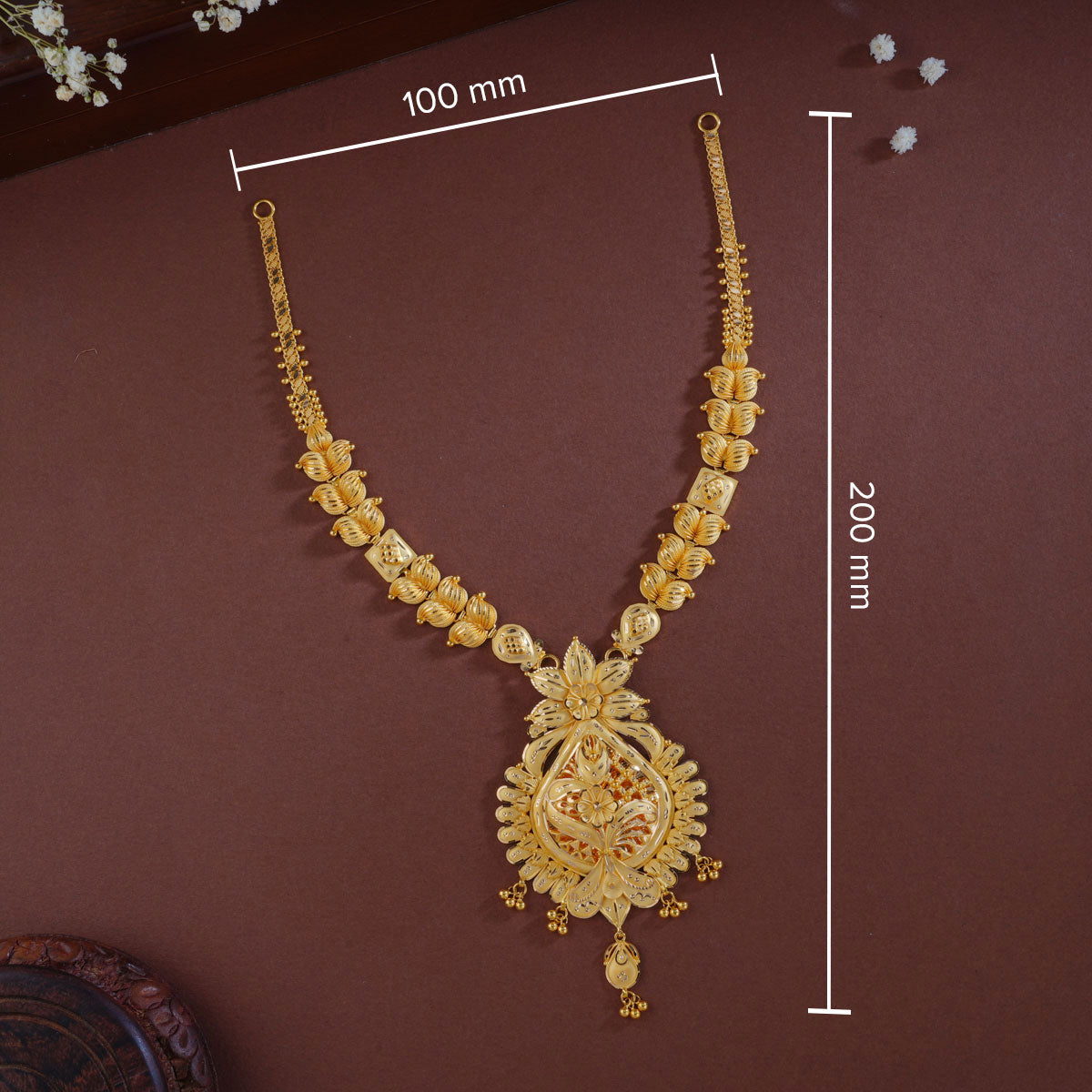 Elegant Gold Necklace