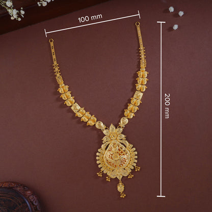 Elegant Gold Necklace