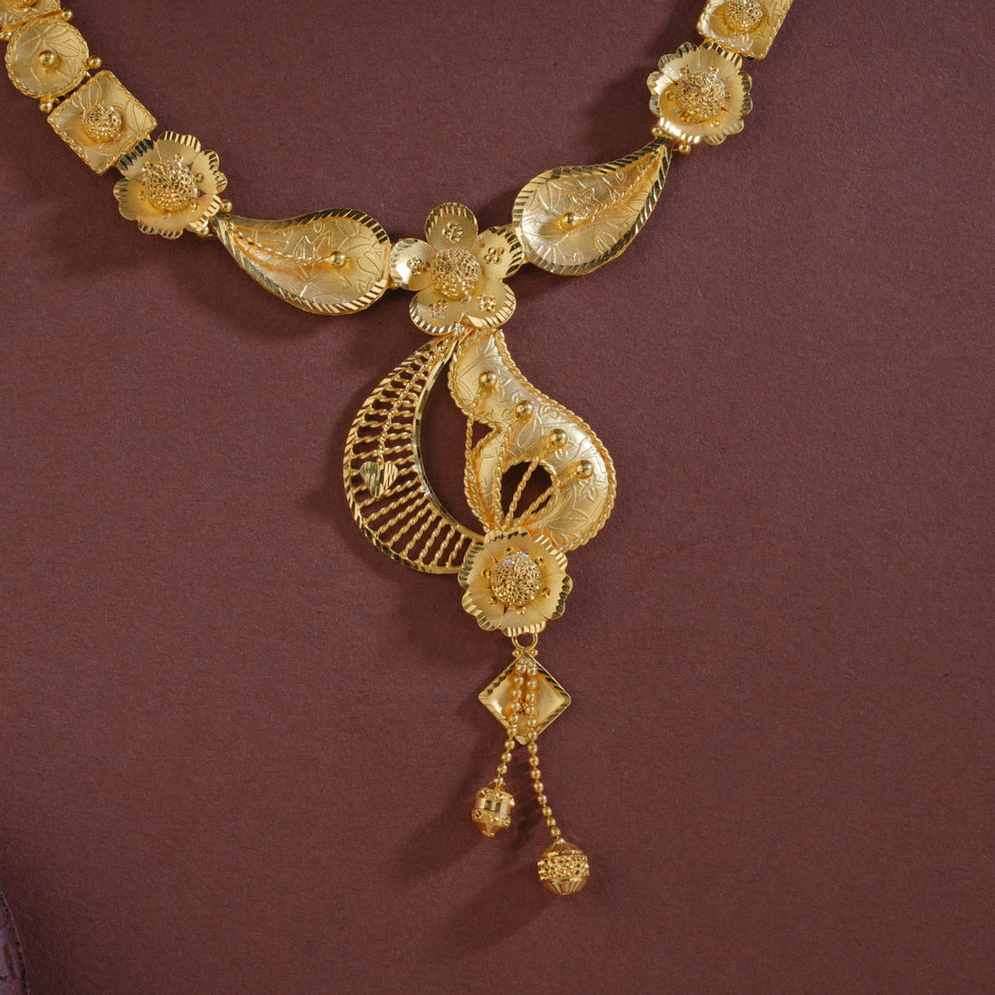 Sananda Trendy Necklace