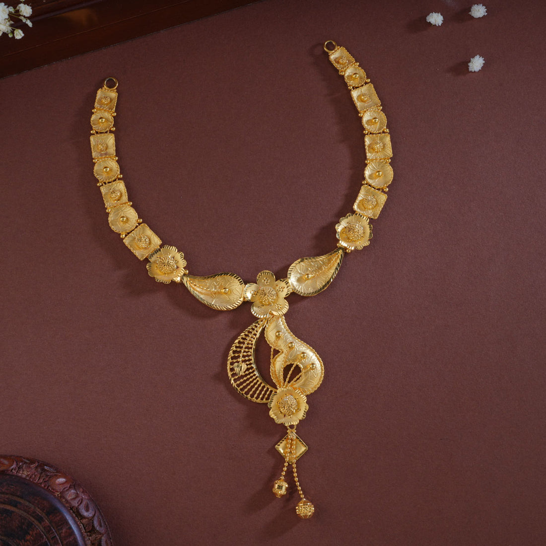 Sananda Trendy Necklace