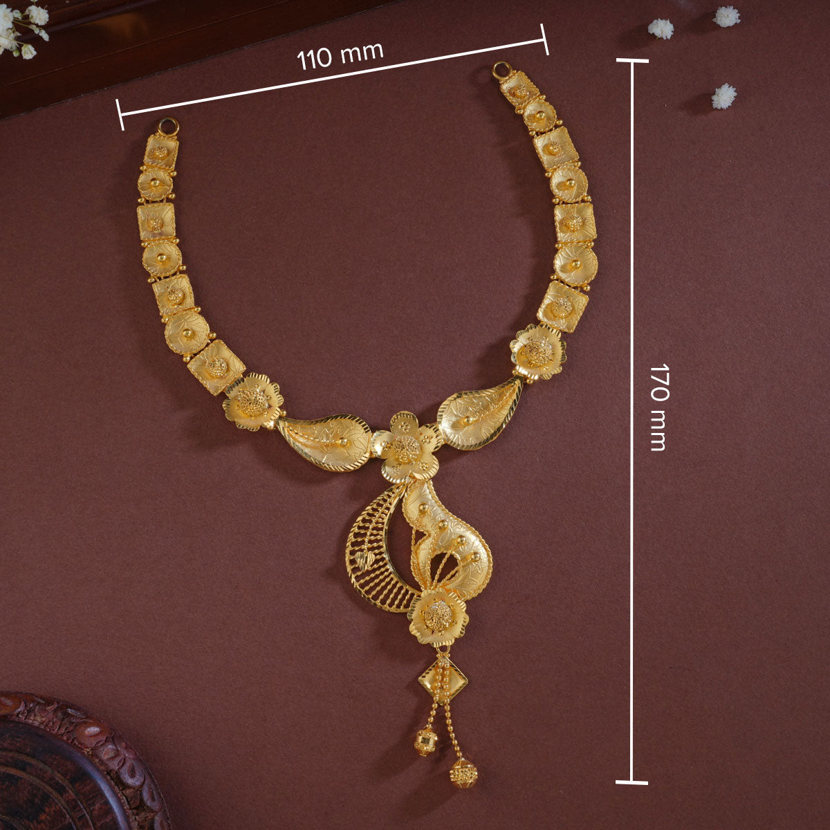 Sananda Trendy Necklace