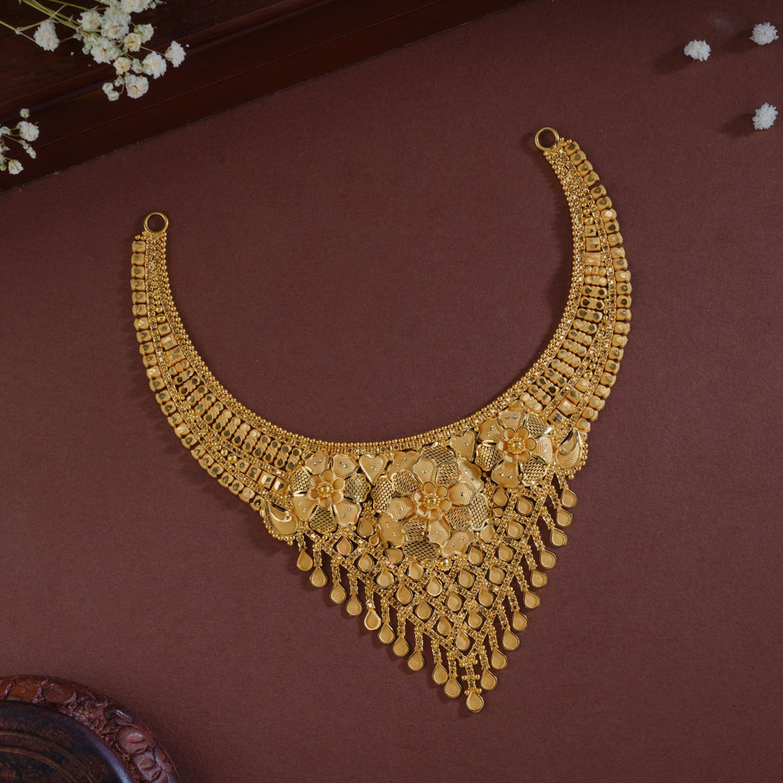 Anivika Gold Necklace