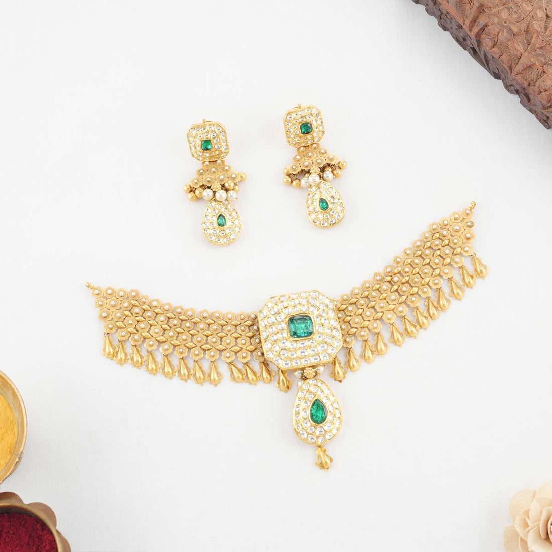 Gleaming Choker Necklace Set