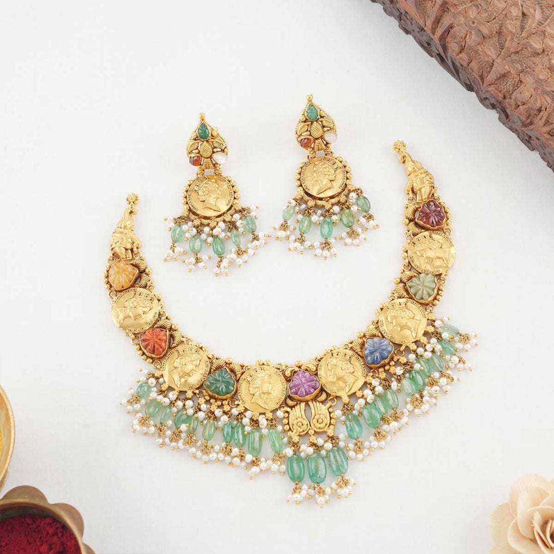 Gorgeous Short Necklace Set