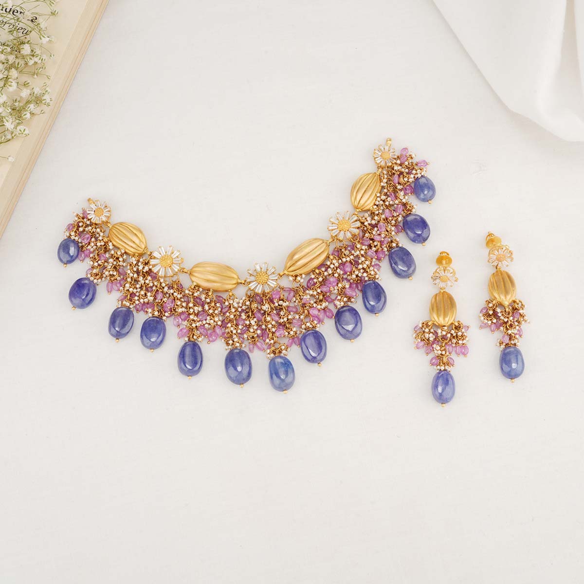 Stunning Short Necklace Set