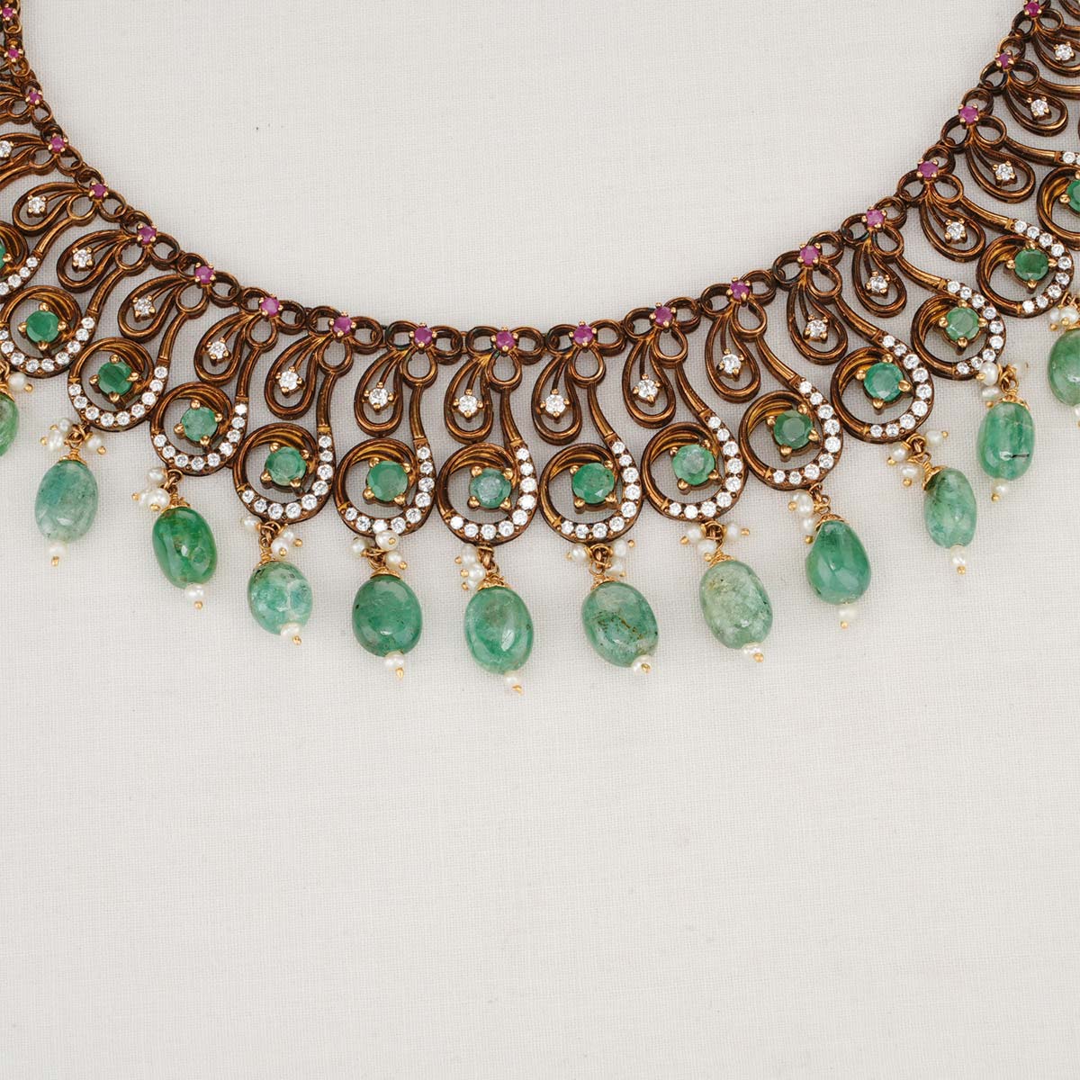 Amaze Victorian Short Necklace