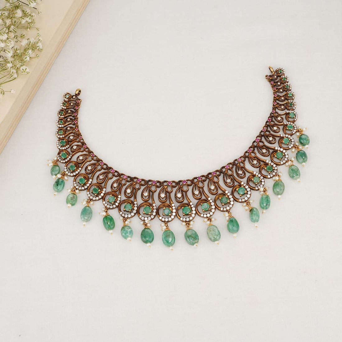 Amaze Victorian Short Necklace