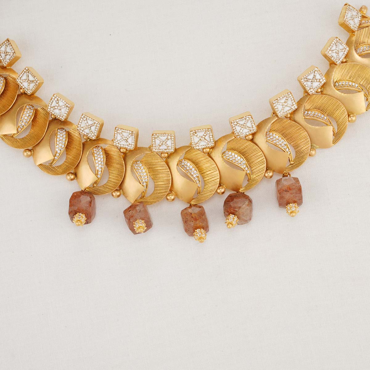 Nishika Short Necklace Set