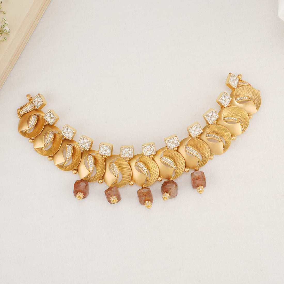 Nishika Short Necklace Set
