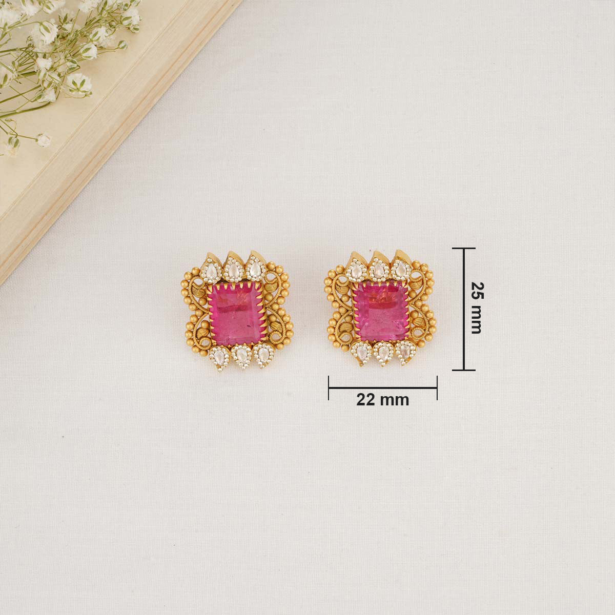 Beautiful Short Necklace Set