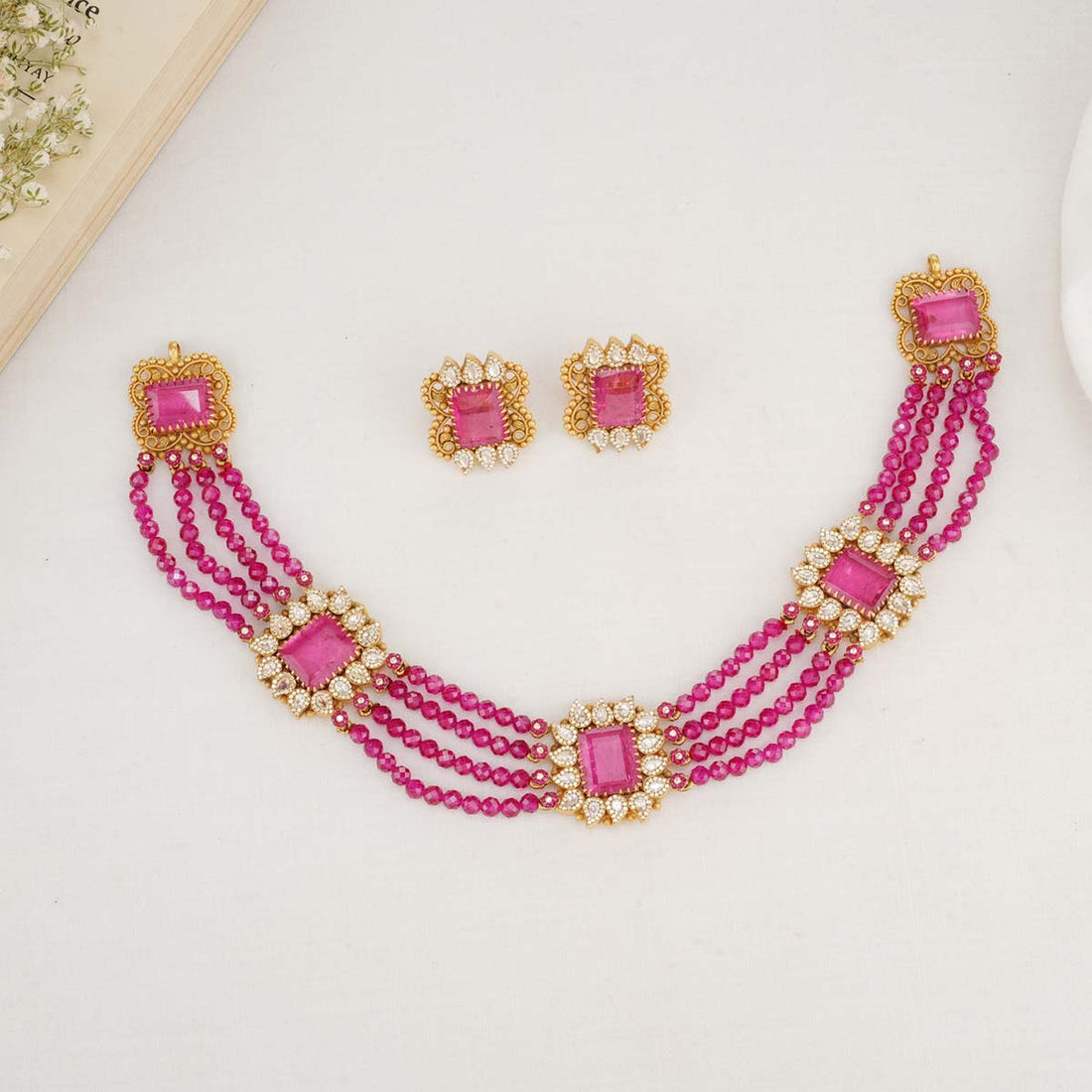 Beautiful Short Necklace Set