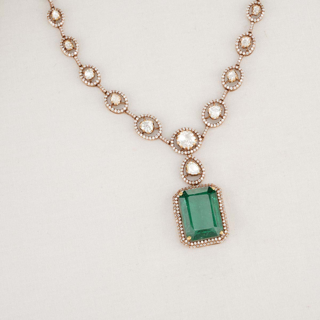 Akshaya Victorian Short Necklace