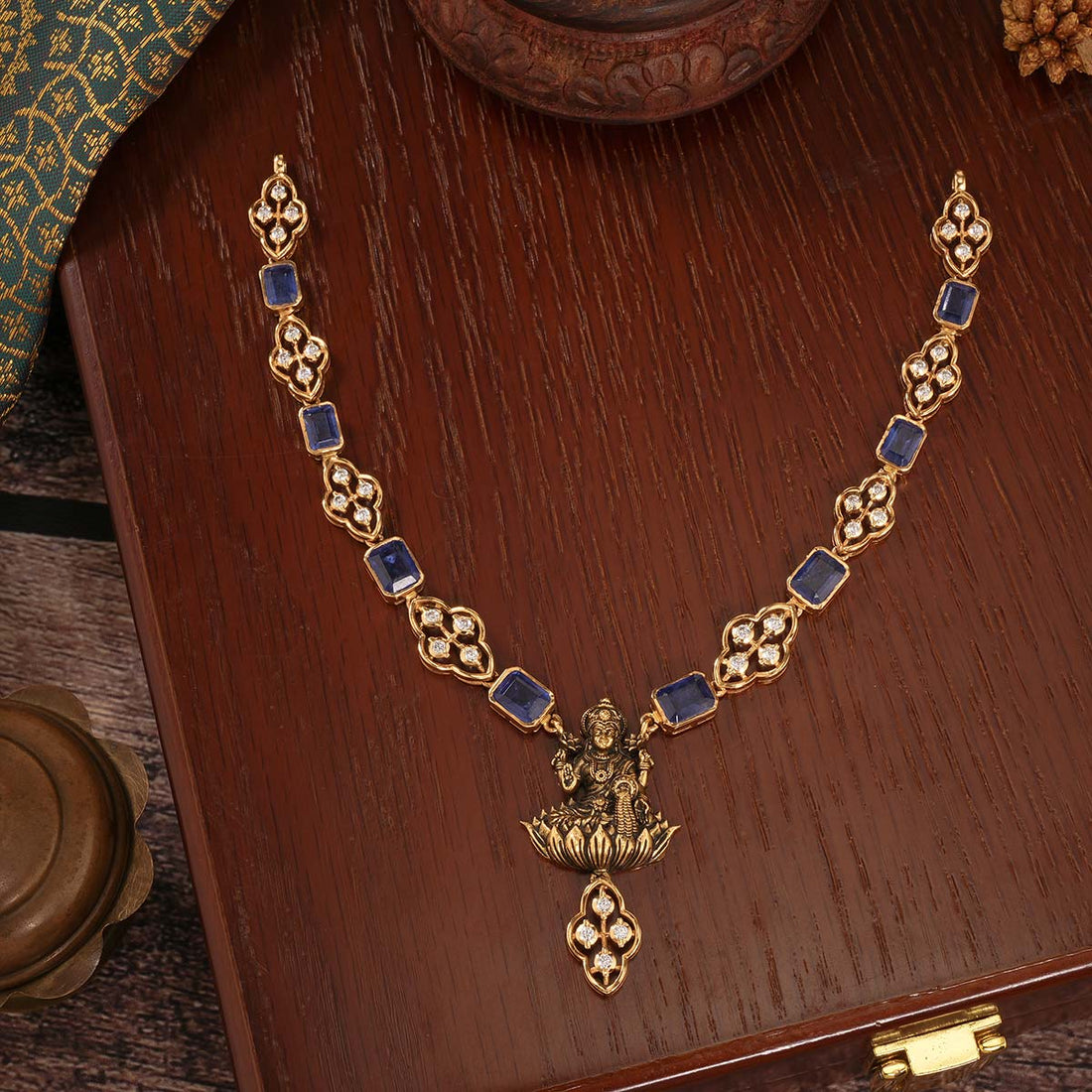 Leona Short Necklace