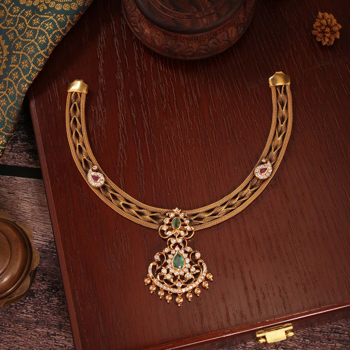 Hanrietta Short Necklace