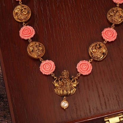 Rishina Short Necklace