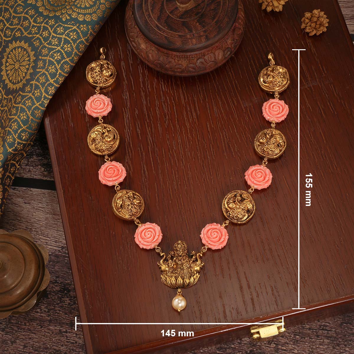 Rishina Short Necklace