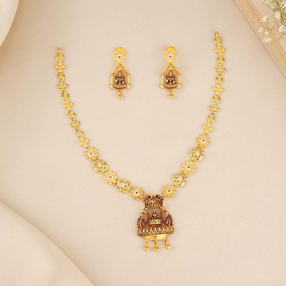 Lakshmi Short Necklace Set
