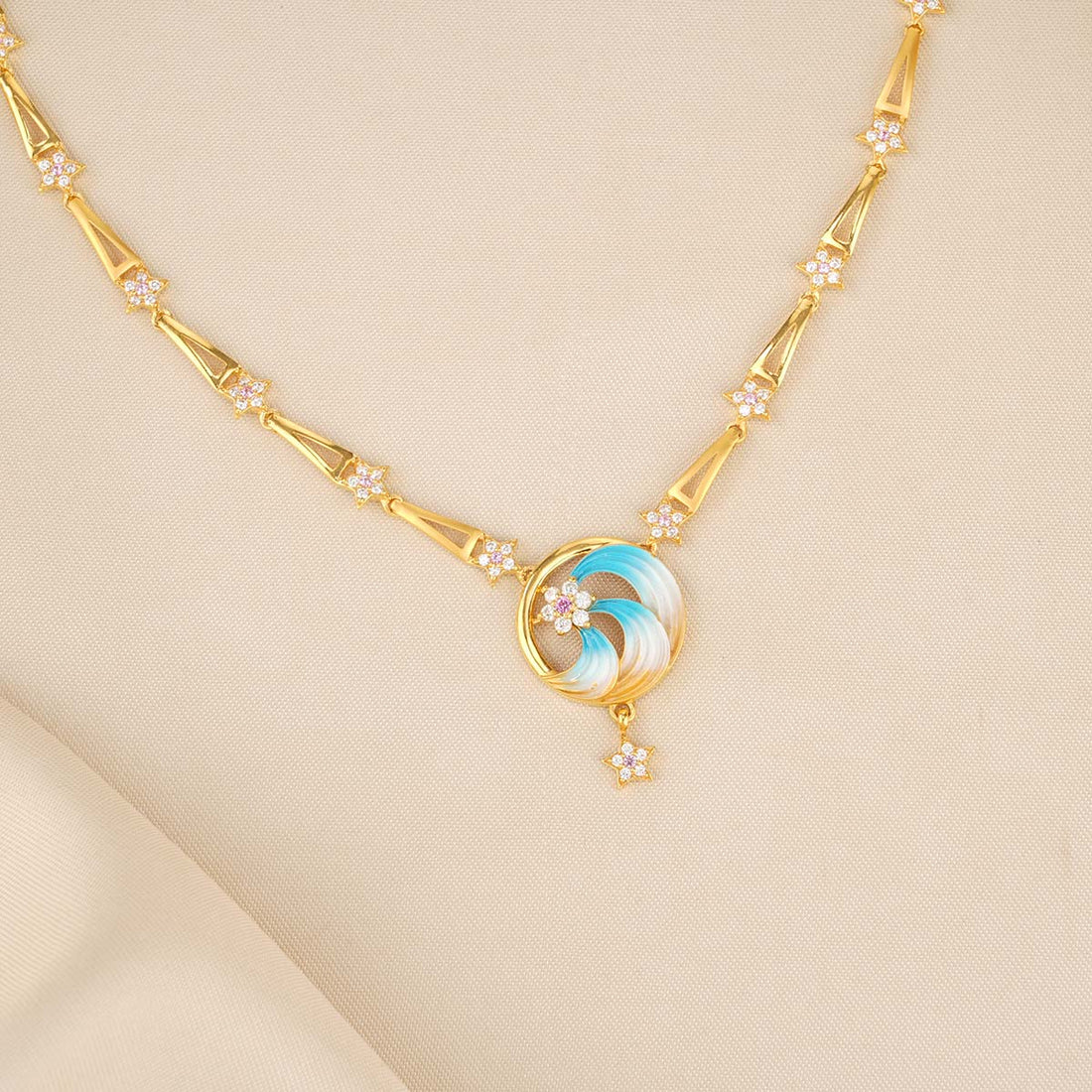 Avinsha Short Necklace Set