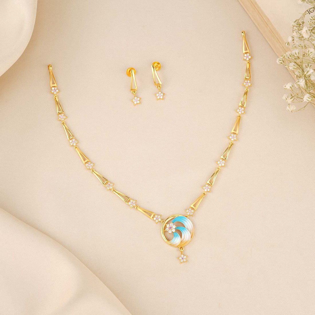 Avinsha Short Necklace Set