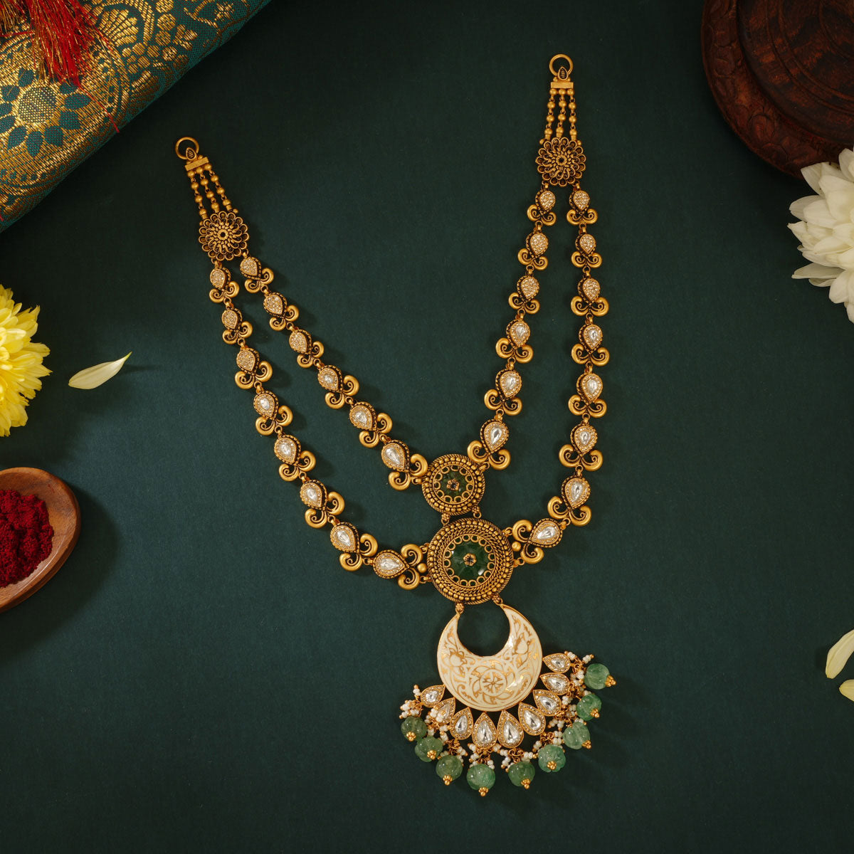 Varnikha Short Necklace Set