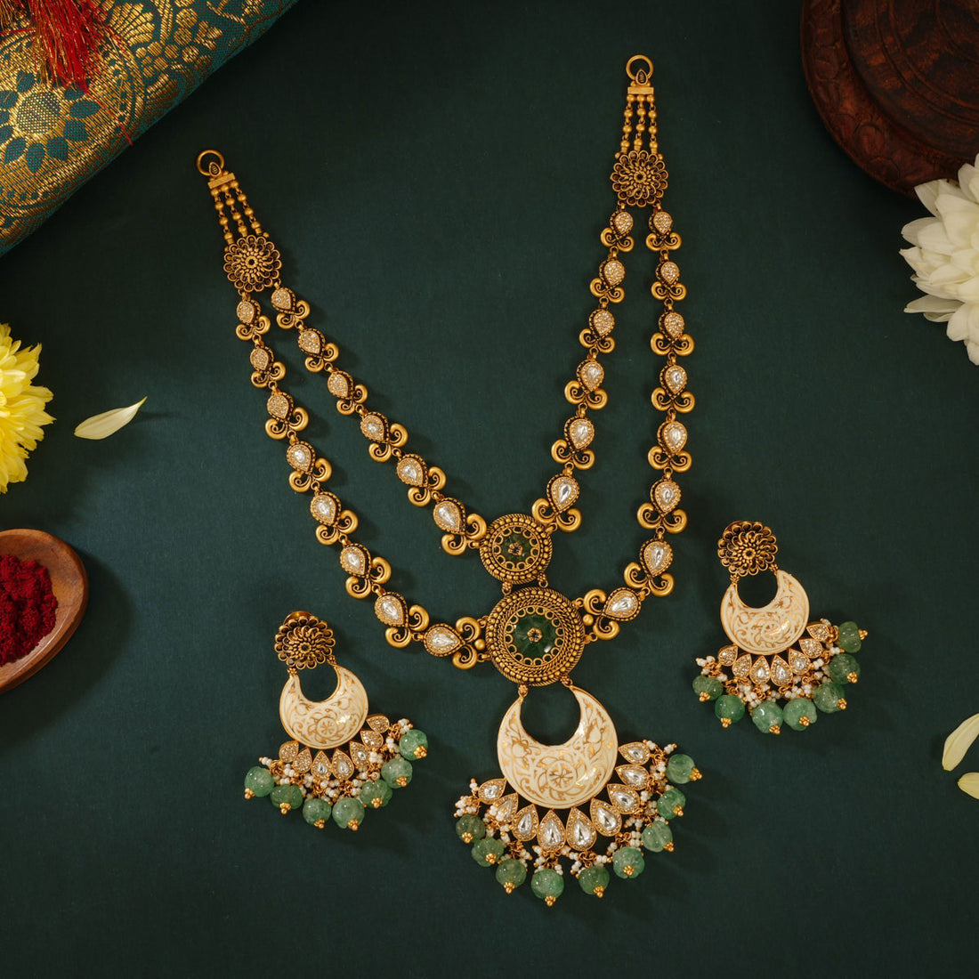 Varnikha Short Necklace Set