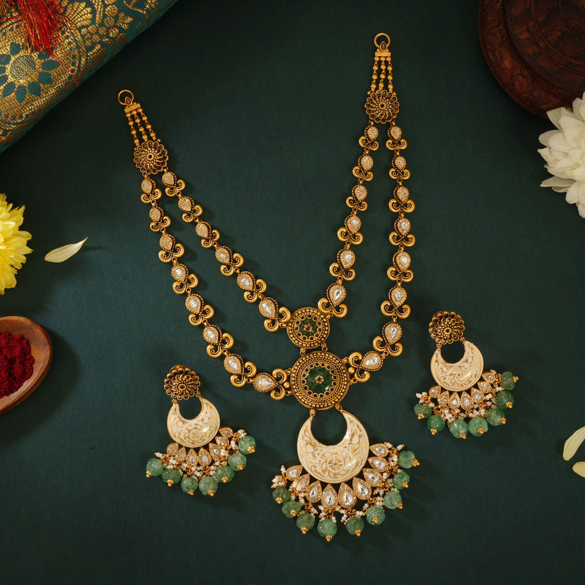 Varnikha Short Necklace Set