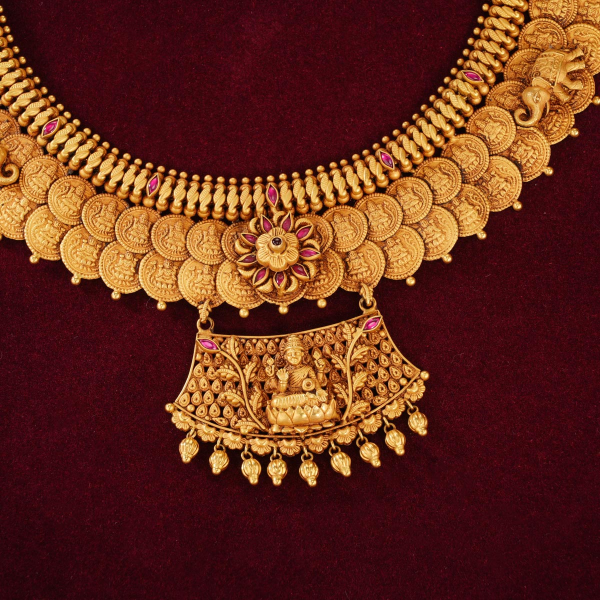 Aswaki Short Necklace