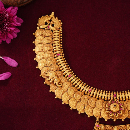 Aswaki Short Necklace