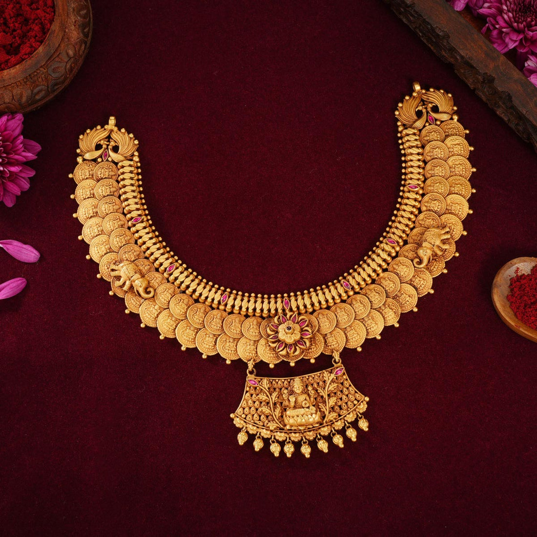 Aswaki Short Necklace