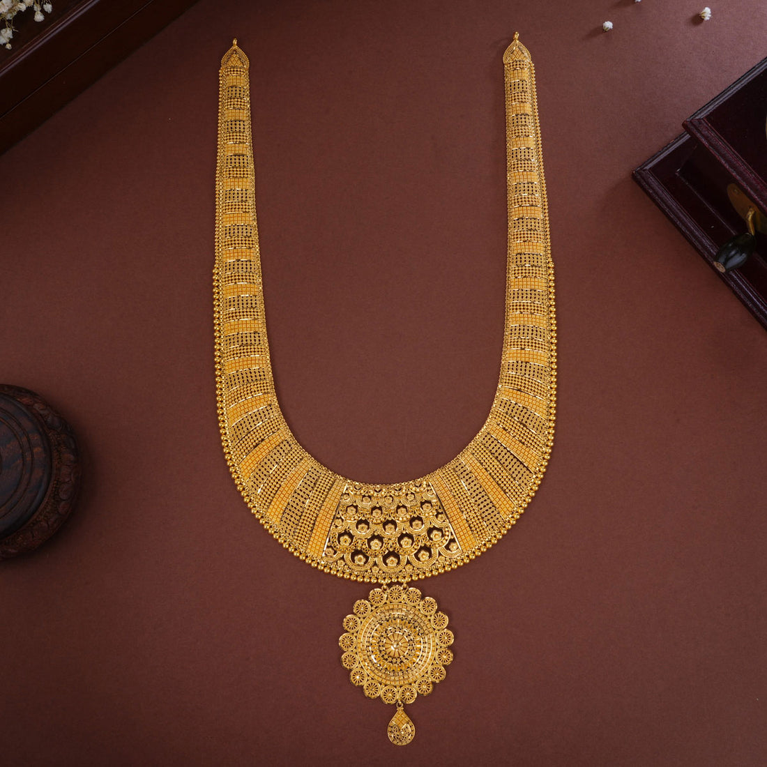 Eye-catching Long Necklace