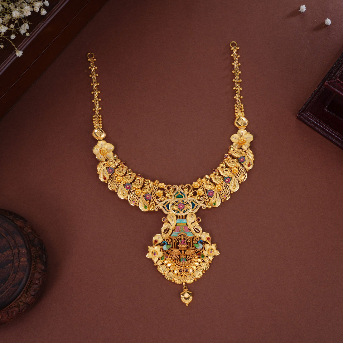 Harini Short Necklace