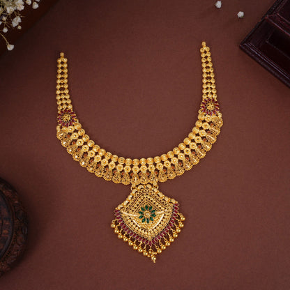 Yalini Short Necklace