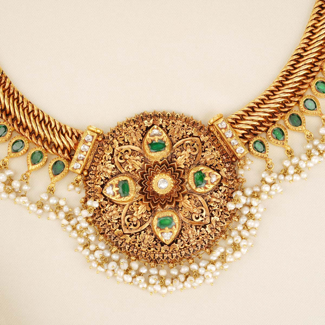 Gorgeous Look Short Necklace