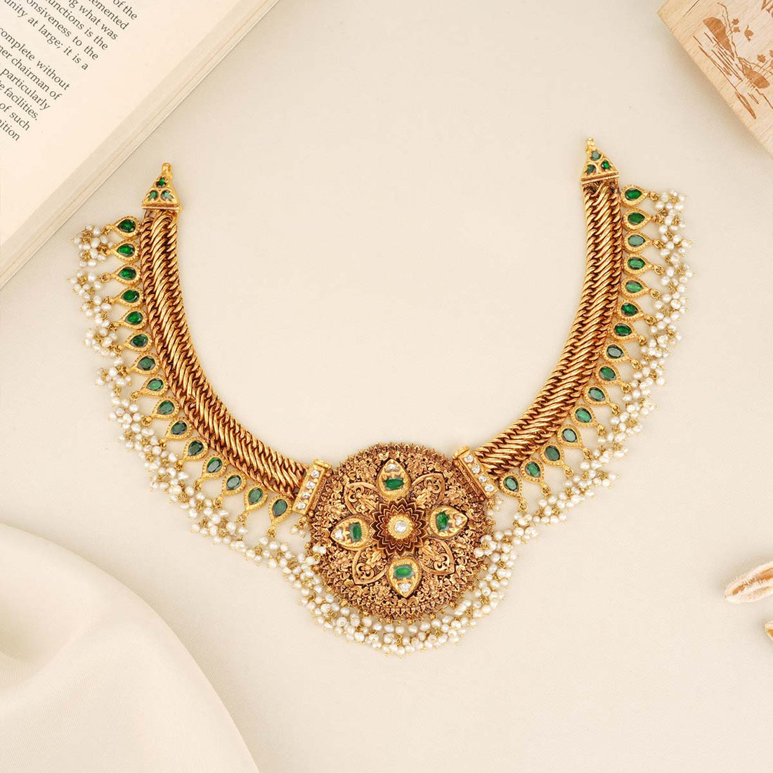 Gorgeous Look Short Necklace