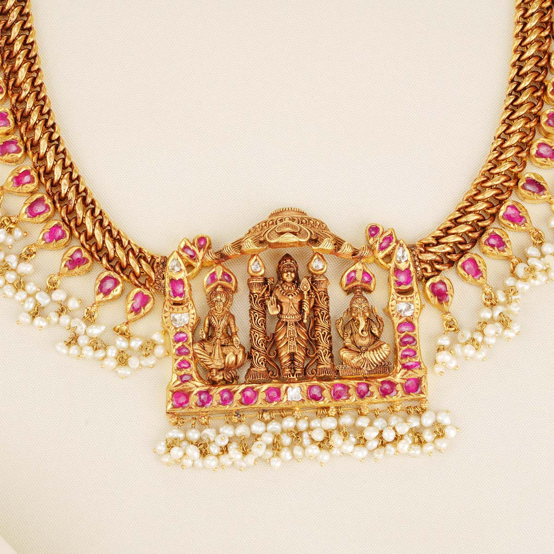 Traditional Look Short Necklace