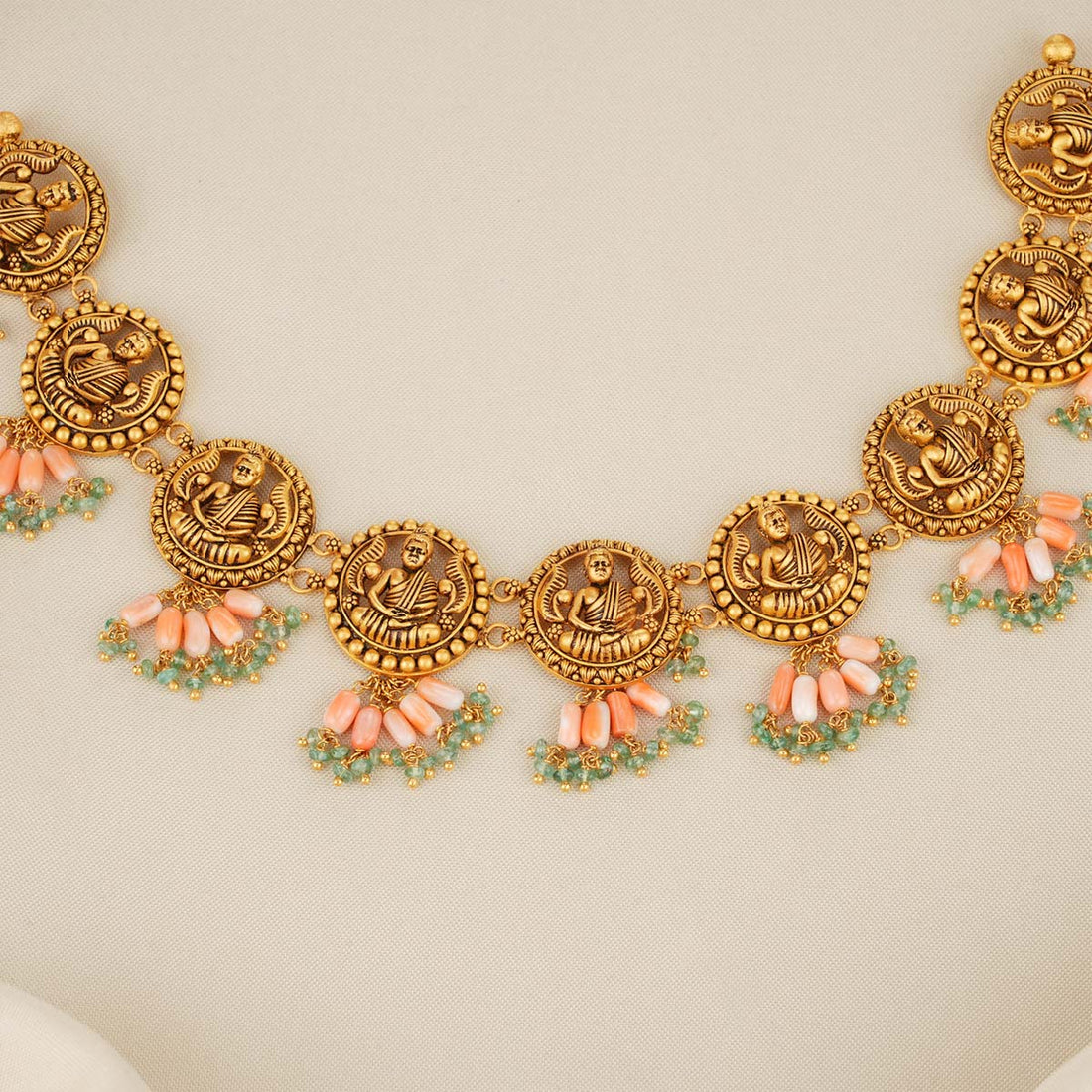 Beautiful Short Necklace Set