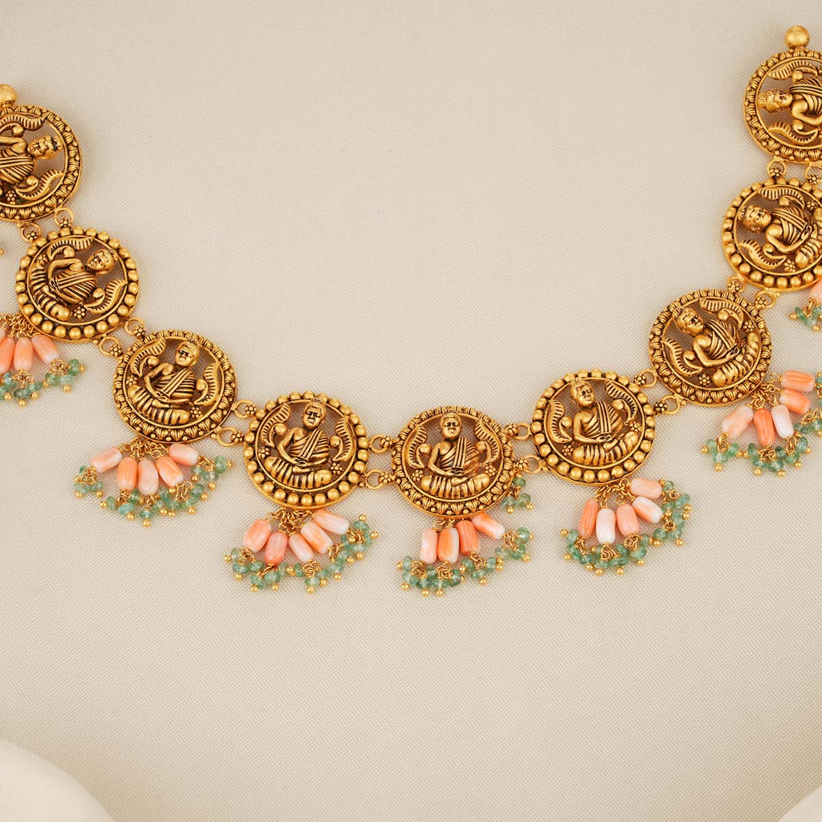 Beautiful Short Necklace Set