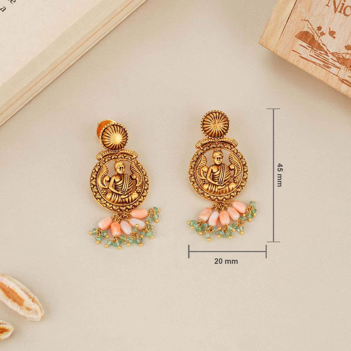 Beautiful Short Necklace Set