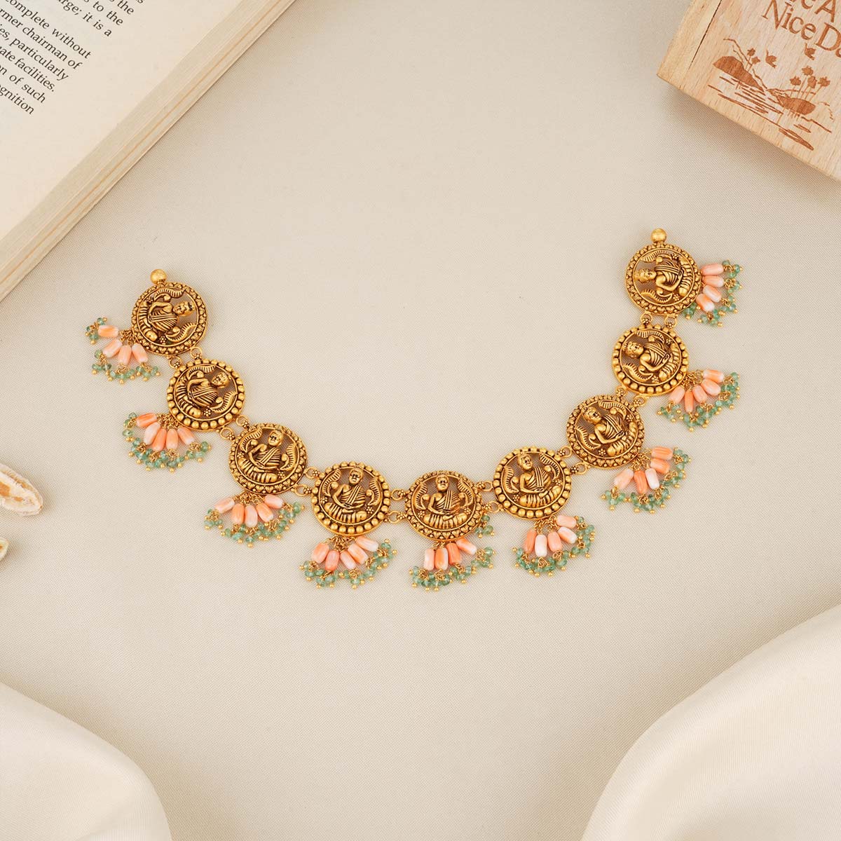 Beautiful Short Necklace Set