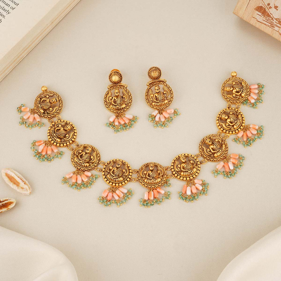 Beautiful Short Necklace Set