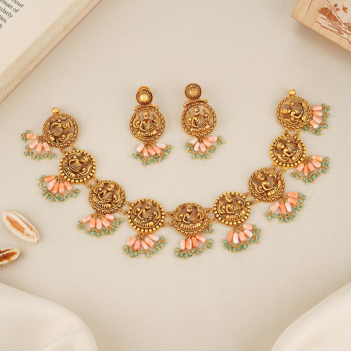 Beautiful Short Necklace Set