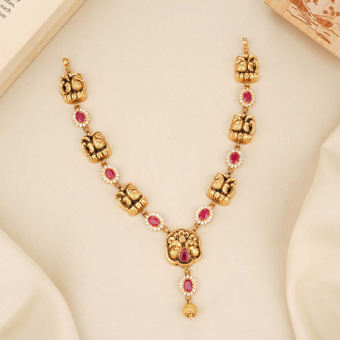 Gorgeous Short Necklace