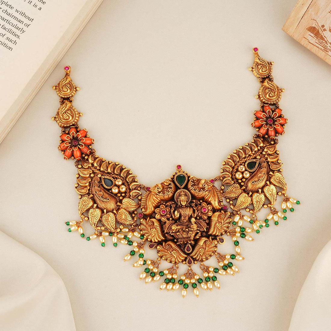 Mesmerizing Short Necklace