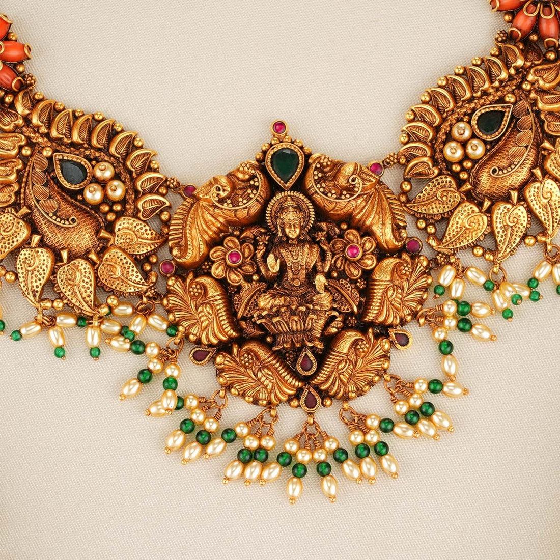 Mesmerizing Short Necklace