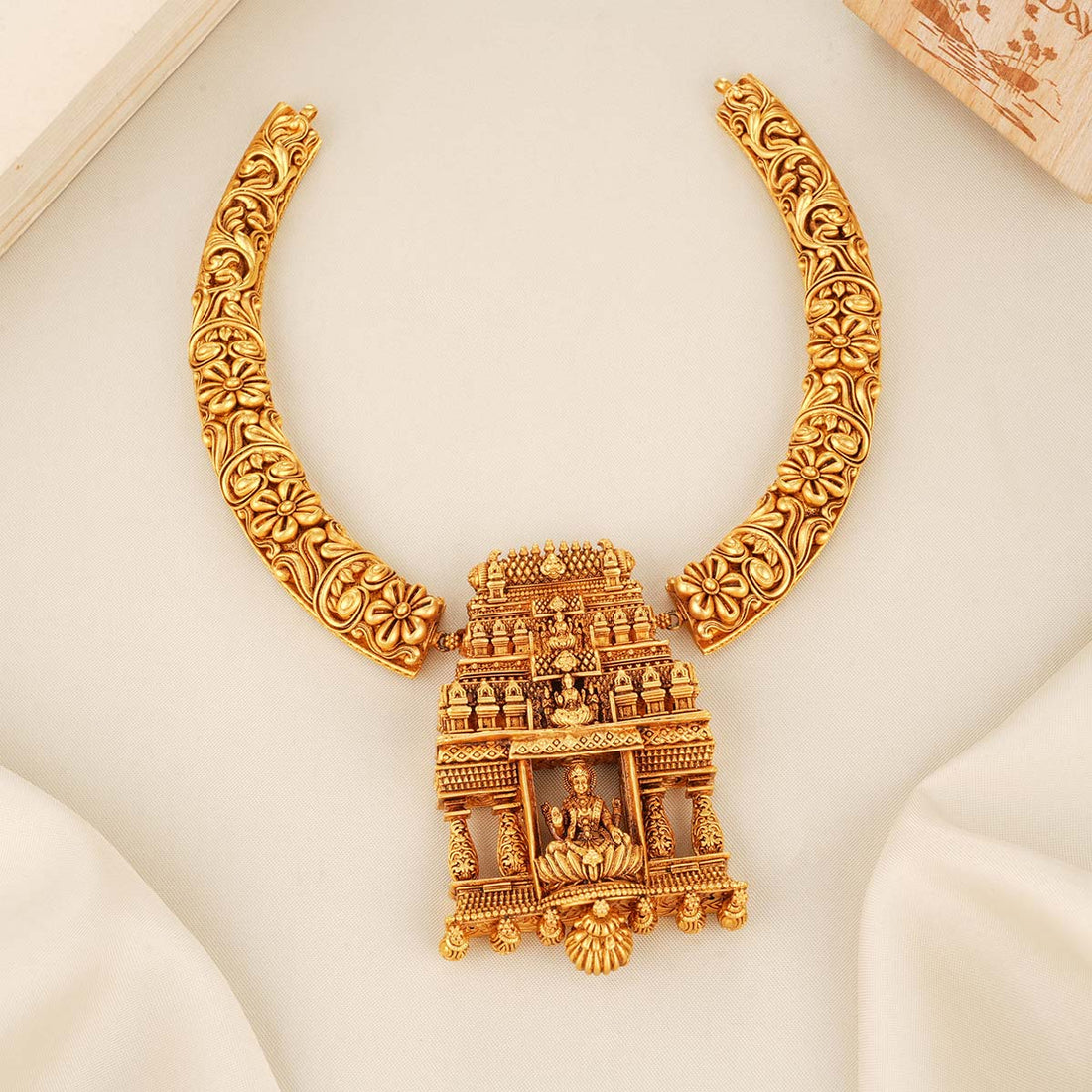 Temple Designed Short Necklace