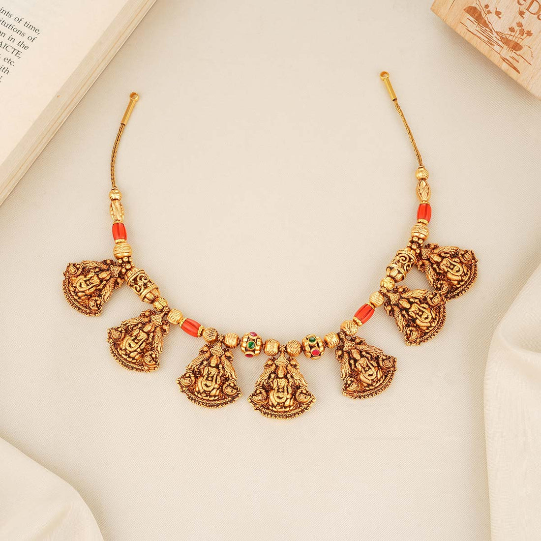 Timeless Elegance Short Necklace
