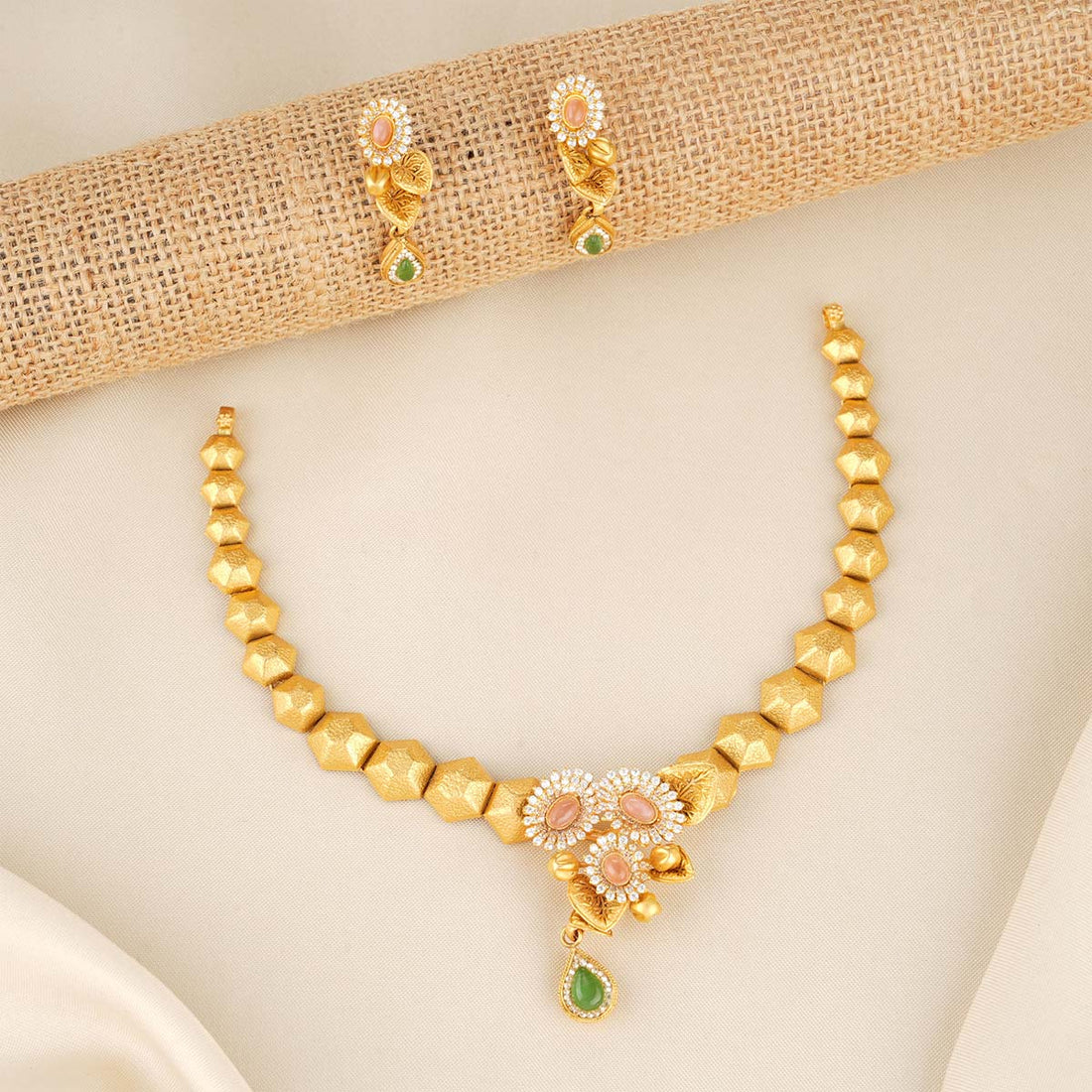 Joint Floral Short Necklace Set
