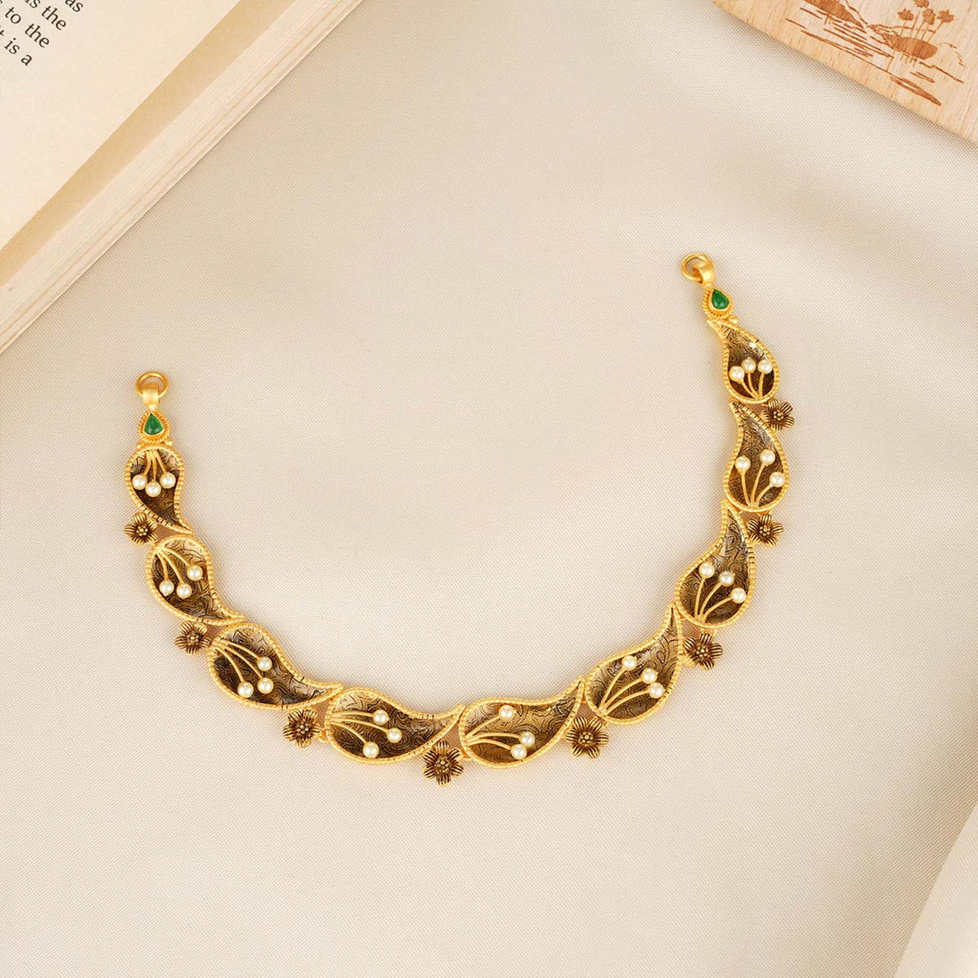 Vethika Short Necklace Set